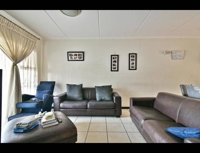 3 BEDROOM APARTMENT FOR SALE IN OAKDENE
